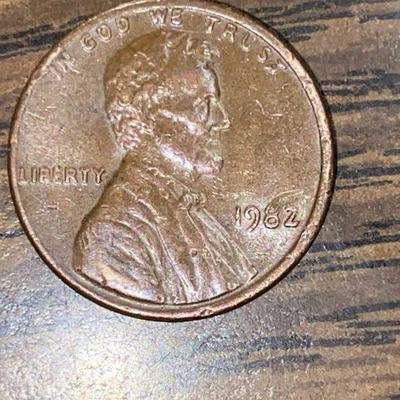 1982-p Error “8” On Date 3.1 G Lincoln Cent $6.95 Free Shipping. - Image 1 of 4