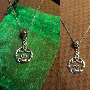 IRISH CLADDAGH, TRINITY KNOT HALSKETTE + HALSKETTE AUSWAHL (kostenlos) - Bild 1 von 9