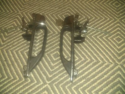  75-85 Mercedes Benz 240, 300 D PORTAS DIANTEIRAS Par de ALÇAS DE ABERTURA COM CHAVE, BOM - Imagem 1 de 4