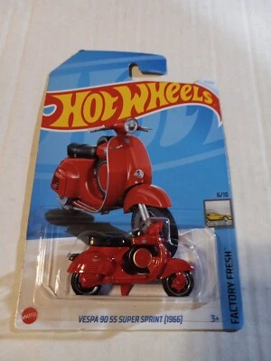 2024 Hot Wheels Vespa 90 SS Super Sprint (1966) 6/10 71/250 - Red - Image 1 of 2