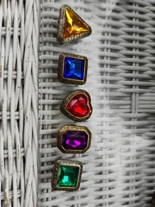 5 piedras vintage púrpura/verde/rojo/dorado/ámbe/azul ~ cubierta de botón tono dorado 3/4"x1" - Imagen 1 de 3