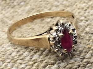 ANILLO DE DIAMANTES RUBÍ DE ORO AMARILLO 10K DE COLECCIÓN TALLA 6 - Imagen 1 de 4
