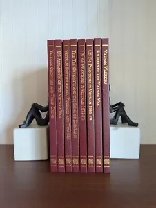 8 book lot : Service with Honor - Vietnam War choppers, MiG, US F-4 Phantom - Foto 1 di 10