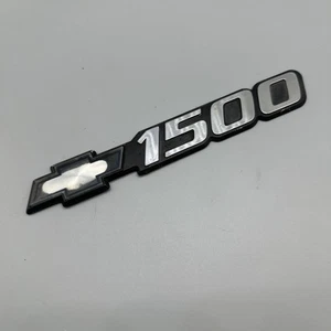 1999 - 2006 Chevrolet Silverado 1500 Side Door Emblem Badge OEM - Bild 1 von 2