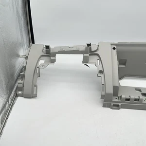 HYUNDAI TUCSON 2025 TABLERO PANEL DE INSTRUMENTOS GUANTERA MARCO FABRICANTE DE EQUIPOS ORIGINALES 84760CW500 - Imagen 1 de 5