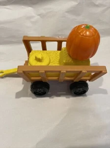 Fisher Price Little People Halloween granja granero paseo heno cosecha heno vagón gato - Imagen 1 de 5