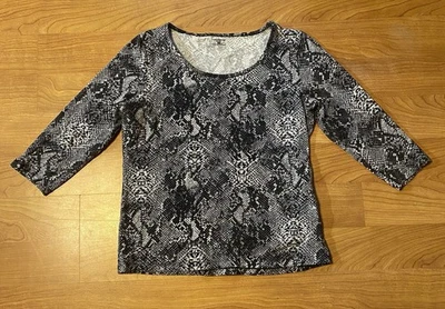 Jones New York Sport Stretch Top Womens M Snake Skin Print Scoop Neck 3/4 Sleeve - Image 1 of 4