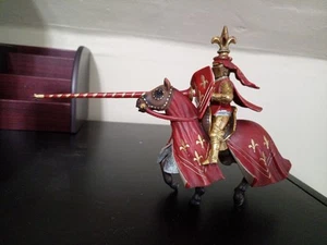 Schleich c. 2003 Red knight on horse with lance 70019 - Picture 1 of 6