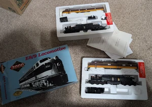 LOT OF 2 PROTO 2000 IC #4000 E7 & 4025 E8/E9 Illinois Central LOCOMOTIVE Train - Picture 1 of 3