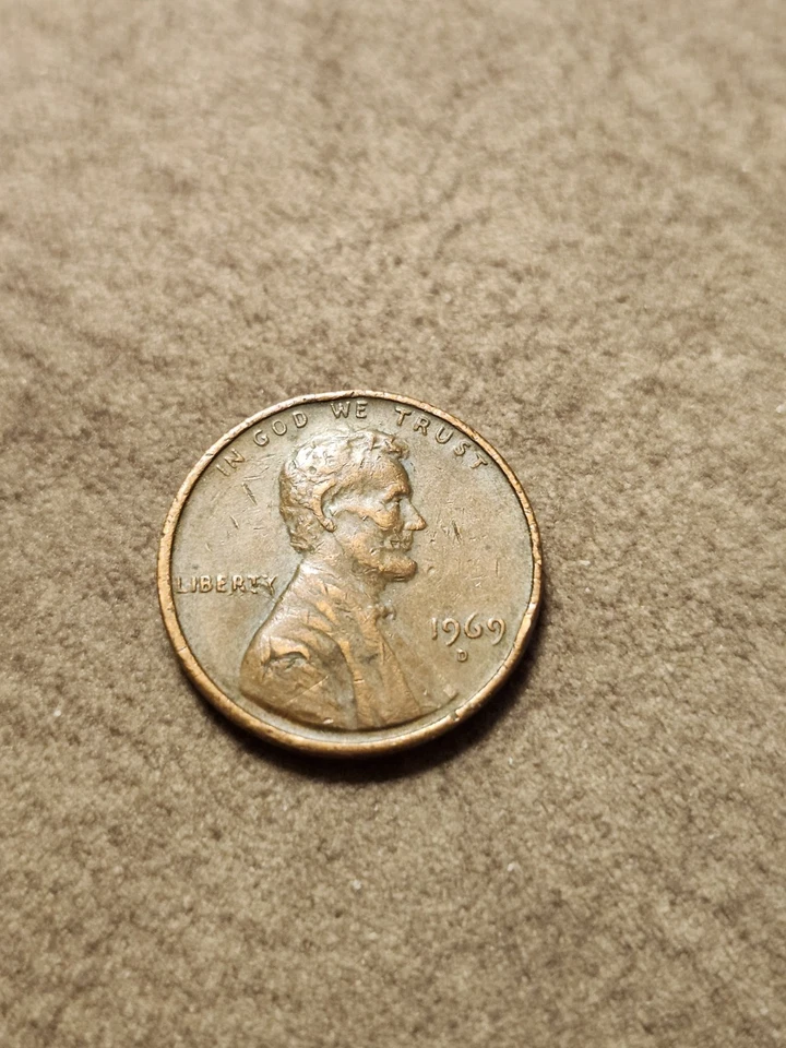 This 1969 D Lincoln Memorial Penny with A Floating Roof Was Every One's Quest. - Image 1 of 2