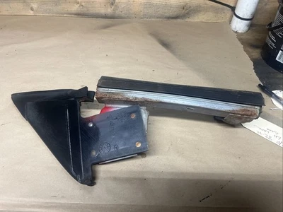 Guía de ventana izquierda Camaro/Firebird 82-92 Foto 1 de 4