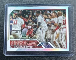 2023 Topps Series 1 Atlanta Braves Team Card Rainbow Foil Parallel - Picture 1 of 2