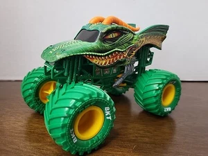 Monster Truck Hot Wheel Monster Jam Large Size Die Cast 1:24 Dragon See Pics - Picture 1 of 7