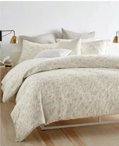 DKNY Motion Oatmeal F/Queen Comforter Cover & Two Standard Shams! Brand Brand! - Picture 1 of 12