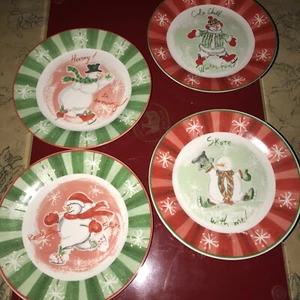 AVON China Red & Green Christmas Snowman 7.5" Dessert Salad Plates Set of 4 EUC - Picture 1 of 6
