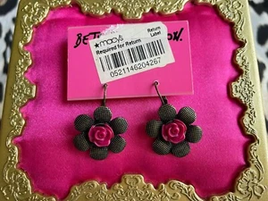 Betsey Johnson Vintage Lady Luck Dark Pink Carved Rose Flower Bronze Earrings - Picture 1 of 2