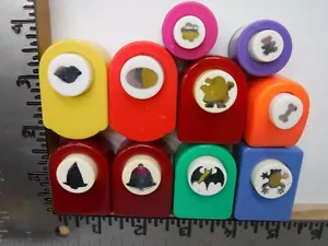 UNBRANDED LOT 10 MINI FLEDERMAUS BOOT KNOCHEN FROSCH WEIHNACHTSMANN BASTELN PAPIERSTANZER EUC A28007 - Bild 1 von 1