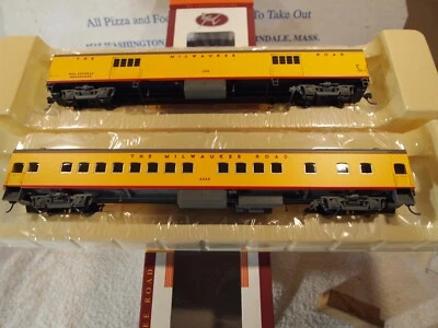 FOX VALLEY MODELS H.O.10103+10085 MILWAUKEE ROAD EXPRESS CAR +COACH 2-CAR LOT #4 - Image 1 of 2