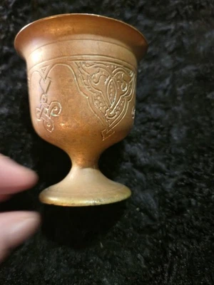Antigua taza ritual de bronce/latón grabada persa-seljuk y arte islámico temprano Foto 1 de 4