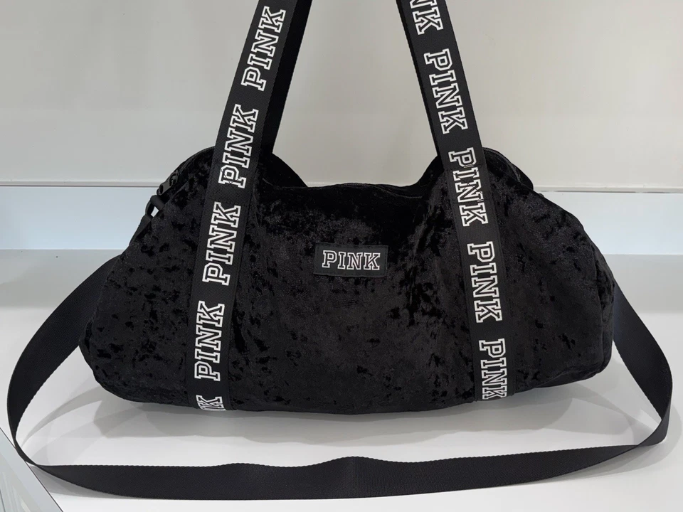 Bolso de Lona Victoria’s Secret Rosa Negro Con Logo Blanco Terciopelo Aplastado Foto 1 de 4