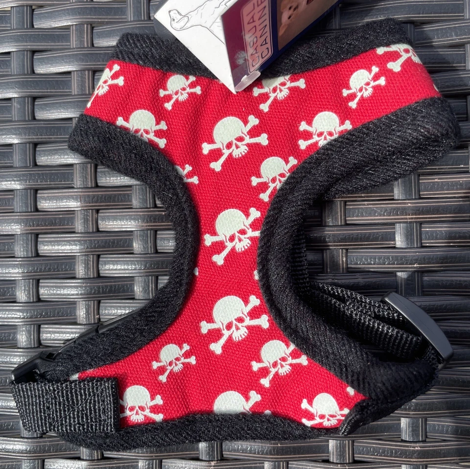 Повседневная собачья сбруя Casual Canine Dog Harness Red Crossbone Glow in Dark XS грудь 9-11,5 дюйма - Изображение 1 из 2