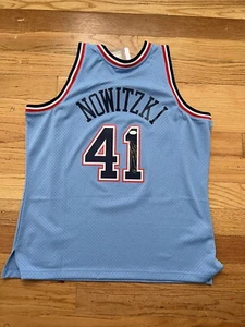 DALLAS MAVERICKS DIRK NOWITZKI SIGNED JERSEY JSA COA AUTHENTIC MITCHELL & NESS - Picture 1 of 3