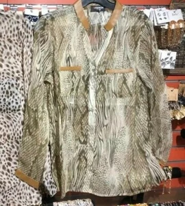 Para mujeres con botones estampado animal cuello de cuero recorte camisa utilitaria manga larga - Imagen 1 de 2