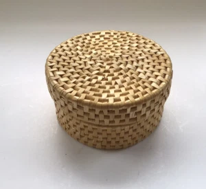 Vintage Round Woven Basket With Lid And Set Of 5 Woven Coasters - Picture 1 of 4