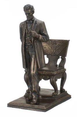 Estatueta Pacific Giftware Abraham Lincoln em pé perto da cadeira com águia - Imagem 1 de 3