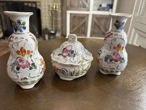 Antiguo juego de tocador floral/victoriano LIMOGES repro de porcelana de 3 piezas sin tapa en jarrones - Imagen 1 de 23