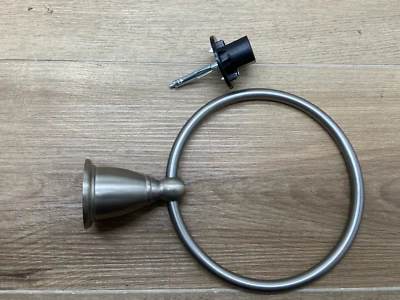 Anillo de toalla Moen YB2286BN Brantford - níquel cepillado Foto 1 de 2