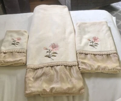 Towel Set 3 Piece Vintage Cream Cotton Bathroom Embroidered Rose Satin Trim - Image 1 of 4
