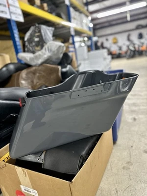 HARLEY-DAVIDSON FACTORY PAINTED “GUNSHIP GREY” ST MODEL RH SADDLEBAG BOTTOM - Image 1 of 4