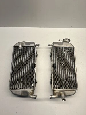 Yamaha WR250 2001 | Tapa de llenado del radiador derecho/izquierdo WR250F YZ250F OEM RAD Foto 1 de 4