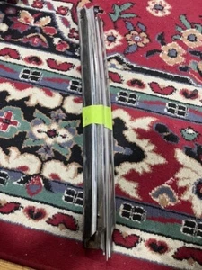 Corvette  c3 1973-1977 Windshield Side Pillar Outer Reveal Molding - Bild 1 von 1
