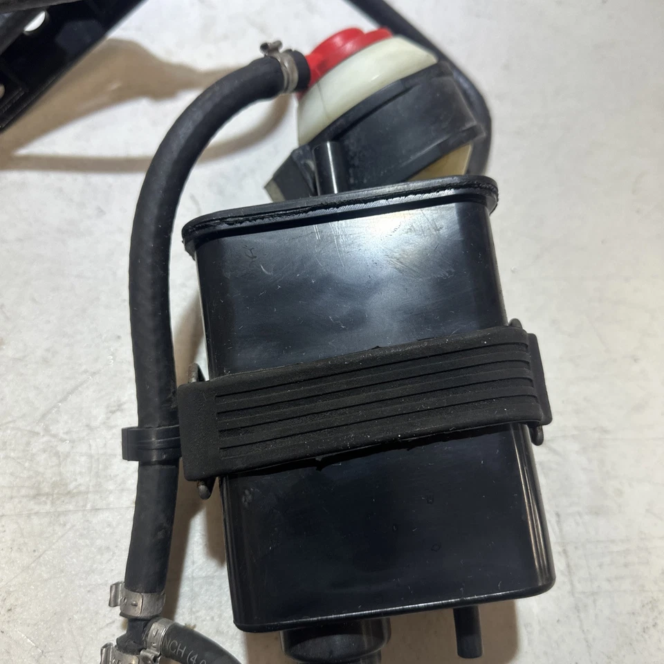 822 A VESPA PIAGGIO GT 200 Grand Turismo 200 IE 2005 OEM  CANISTER - image 1 of 4