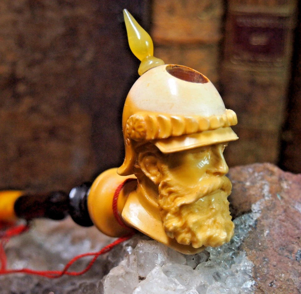 PIPE FUME CIGARETTE  EN ÉCUME DE MER  SCULPTEE OFFICIER ET SON CASQUE A POINTE - Photo 1/4