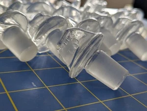 Lot (28) of Pyrex glass stoppers, size #19, Solid Dialhead, No.7661-19 - Picture 1 of 7