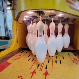 NEW 8 1/2" United Shuffle Bowling Machine Set of 10 Plastic Bowling Pins - Picture 1 of 3