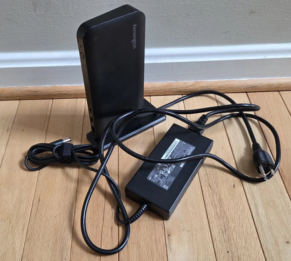 Kensington SD4845P USB-C Triple Video Driverless Dock W/Power Adapter. - Image 1 of 1