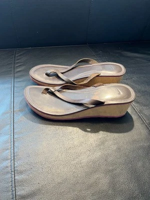 Sandalias Nike Celso City Supertacón Reino Unido 7,5 Cuero Marrón Suela Rosa Foto 1 de 4