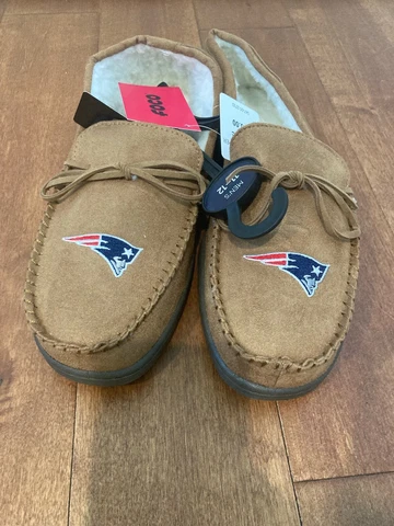 NFL New England Patriots Men's Moccasin Slipper, Tan,faux fur lined, CHOOSE SIZE Cover