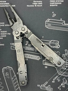 [0623] SOG PowerAssist Multitool Black Version EDC Werzzeug - Bild 1 von 14