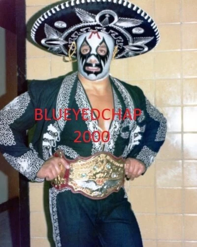MIL MASCARAS WRESTLER 8 X 10 WRESTLING PHOTO WWF NWA - Image 1 of 1
