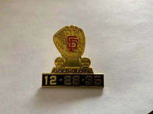 San Francisco Giants Jr Giants Glove Drive - Gold Gloves #12-28-35 pin - Picture 1 of 2