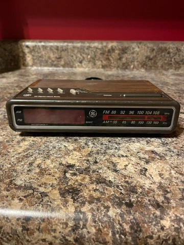 Vintage General Electric 7-4612A Digital Alarm Clock Radio GE *Tested - Works* Cover