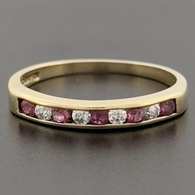 Anillo de eternidad rubí oro amarillo de 9 quilates talla M con sello Foto 1 de 4