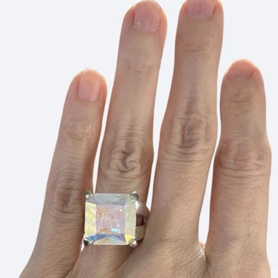 Anillo de Plata de Ley Talla 6 Aurora Boreal Piedra Simulada Cuadrado Declaración Negrita Foto 1 de 4