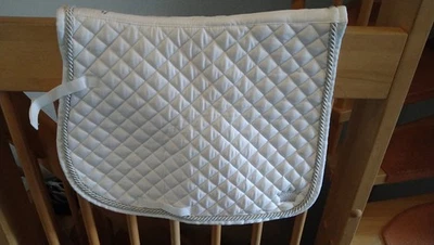 Schabracke - Horze Weiss Mit Silberner Kordel Dressur Springen gut erhalten - Bild 1 von 4