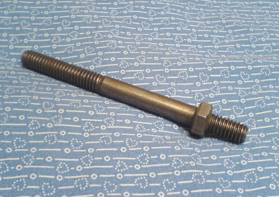 BRIGGS & STRATTON PERNO CULATA MOTOR. 93781 PIEZA OEM NUEVA L-69 Foto 1 de 1